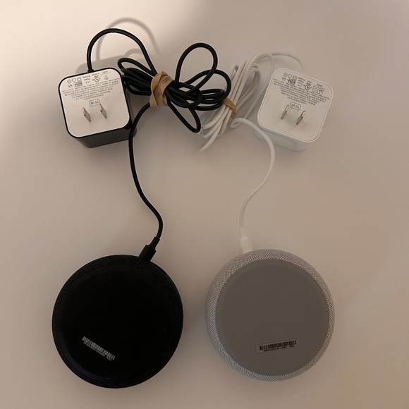 PAIR: Amazon echo dot Black and echo dot White - Picture 5 of 11